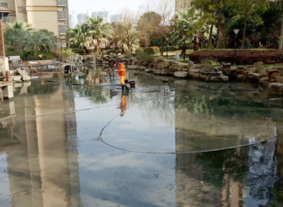 周村景观池淤泥清理