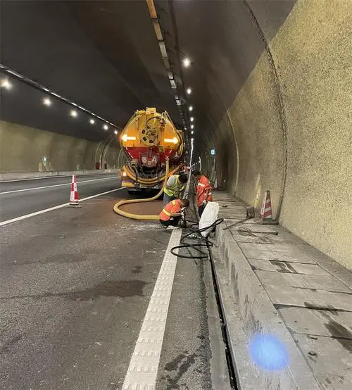 周村隧道排水渠清淤